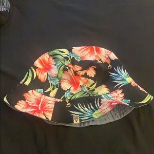 Bucket hat